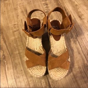 Marc Fisher espadrilles sandals